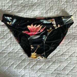 NWOT Floral Roxy Swim Bottoms
